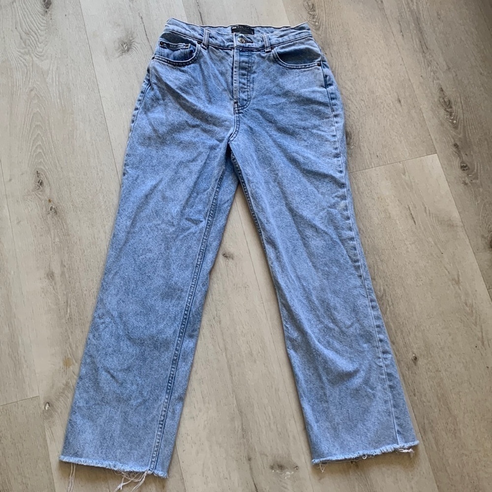 ASOS High Rise 'Mom' Raw Hem Ankle‎ Jean Size 26 buttons fly light wash